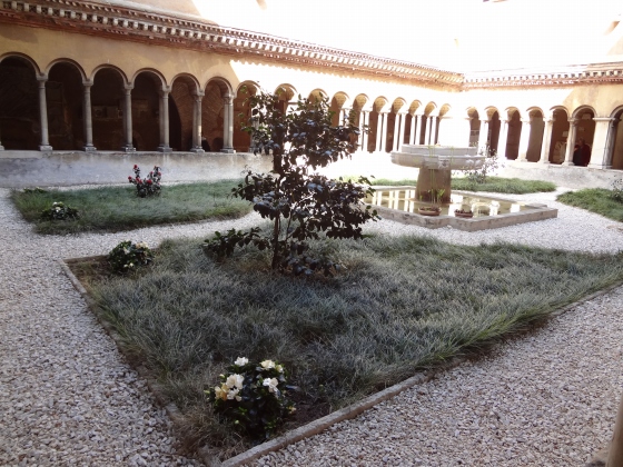 665 Santi Quattro Coronati Chiostro.jpg