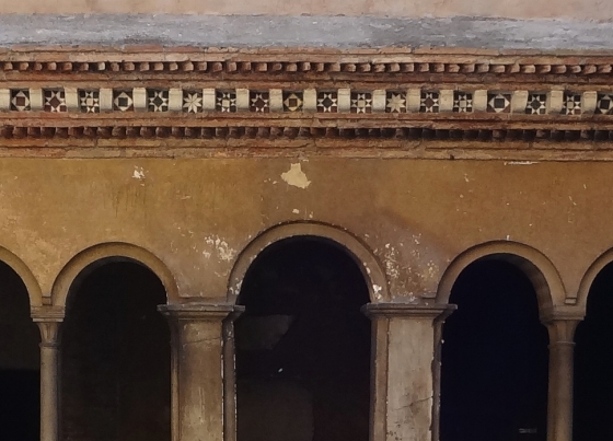 670 Santi Quattro Coronati Chiostro.jpg