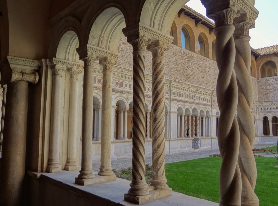 687 San Giovanni in Laterano - Chiostro.jpg