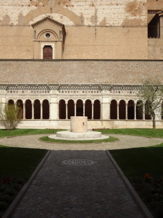 692 San Giovanni in Laterano - Chiostro.jpg