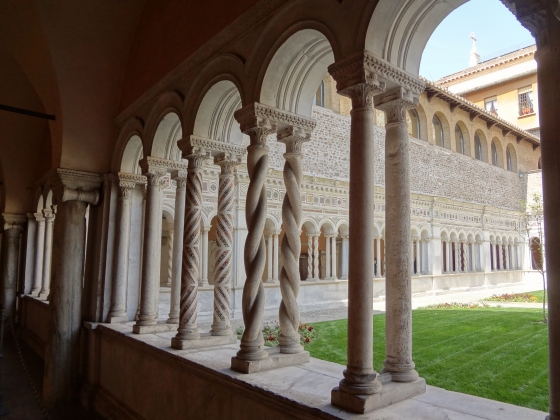 693 San Giovanni in Laterano - Chiostro.jpg
