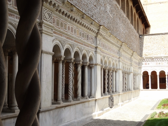 695 San Giovanni in Laterano - Chiostro.jpg