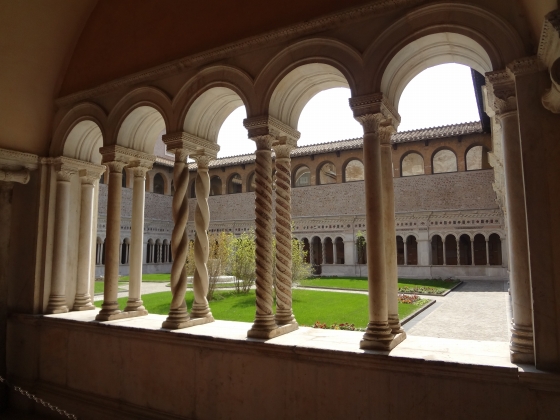 700 San Giovanni in Laterano - Chiostro.jpg